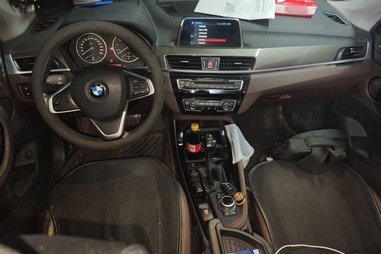 Used BMW X1 2018 xDrive20Li Luxury Edition Center Console