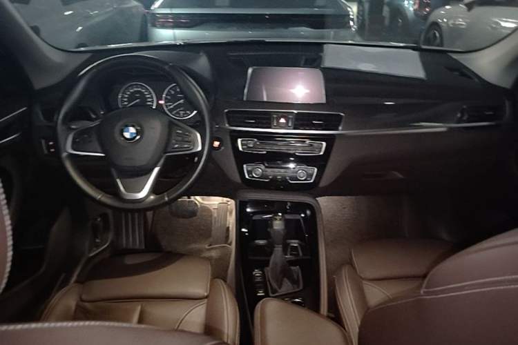 Used BMW X1 2018 xDrive20Li Luxury Edition Center Console
