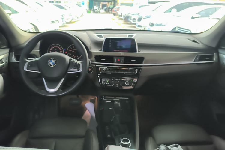 Used BMW X1 2018 xDrive20Li Luxury Edition Center Console