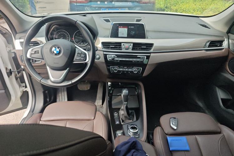 Used BMW X1 2018 xDrive20Li Luxury Edition Center Console