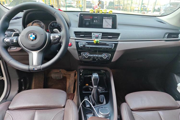 Used BMW X1 2018 xDrive20Li Luxury Edition Center Console