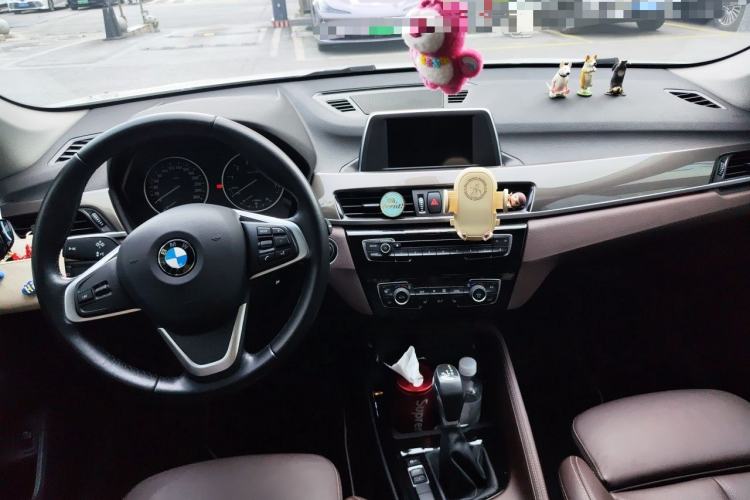 Used BMW X1 2018 xDrive20Li Luxury Edition Center Console