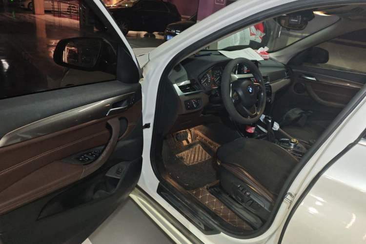 Used BMW X1 2018 xDrive20Li Luxury Edition Driver Seat