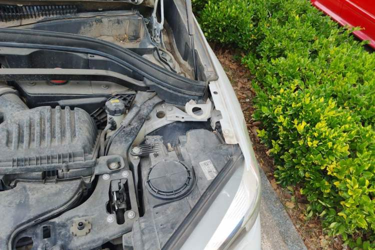 Used BMW X1 2018 sDrive18Li Fashion Model Engine Bay Left