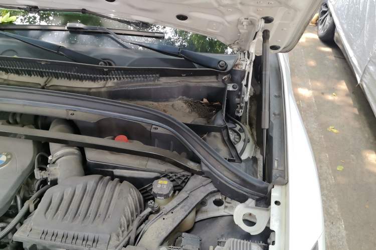 Used BMW X1 2018 sDrive18Li Luxury Model Engine Bay Left