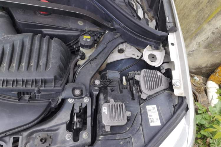 Used BMW X1 2018 xDrive20Li Luxury Edition Engine Bay Left