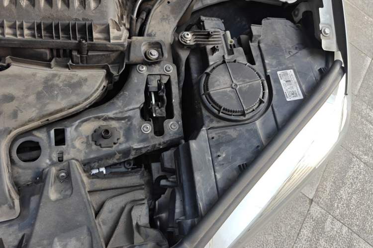 Used BMW X1 2018 sDrive18Li Fashion Model Engine Bay Left