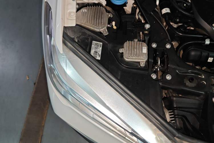 Used BMW X1 2018 sDrive20Li Leading Model Engine Bay Right