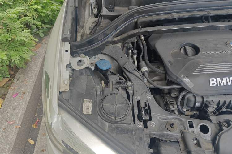 Used BMW X1 2018 sDrive18Li Fashion Model Engine Bay Right