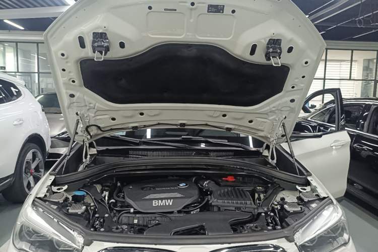 Used BMW X1 2018 xDrive20Li Luxury Edition Engine Bay