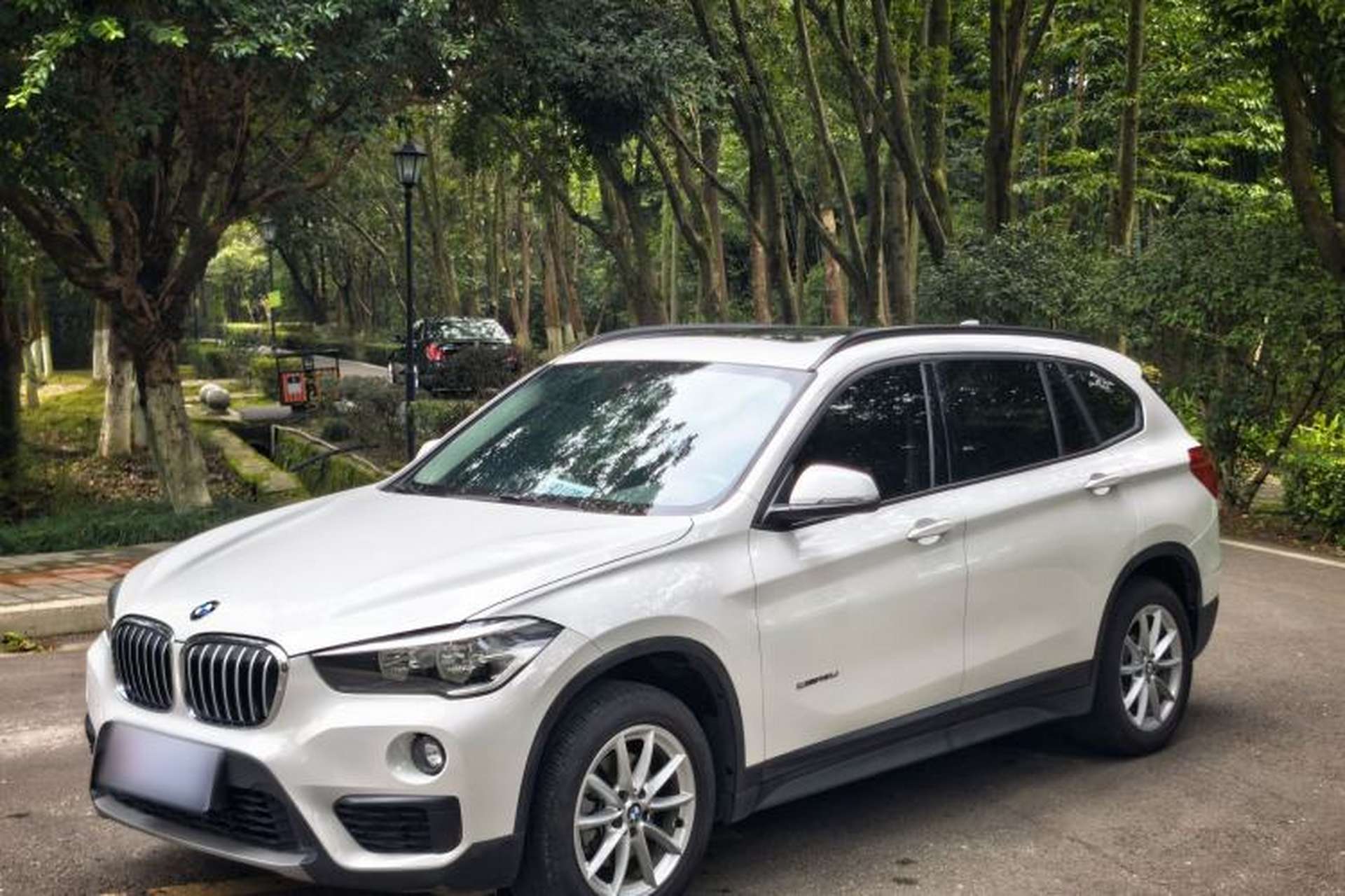 Used BMW X1 2018 sDrive18Li Fashion Model Front Left 45 Deg