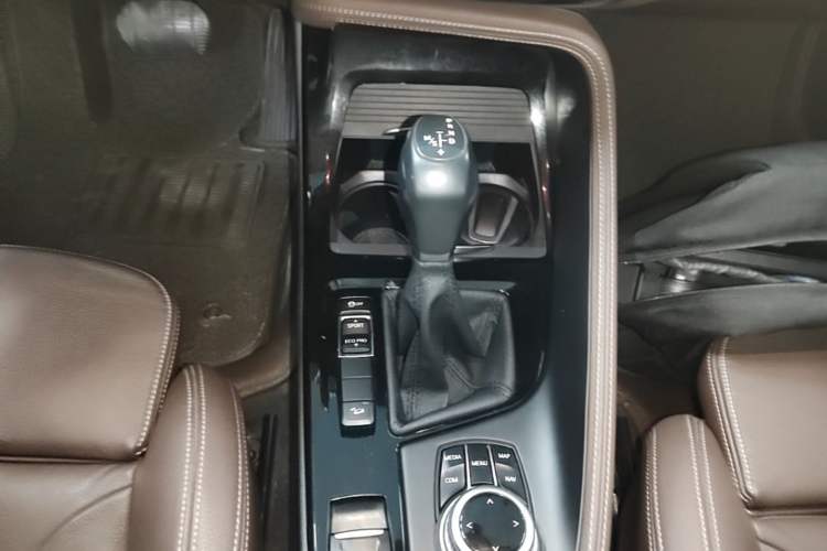 Used BMW X1 2018 xDrive20Li Luxury Edition Gear Lever