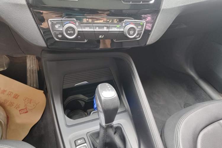 Used BMW X1 2018 sDrive20Li Leading Model Gear Lever