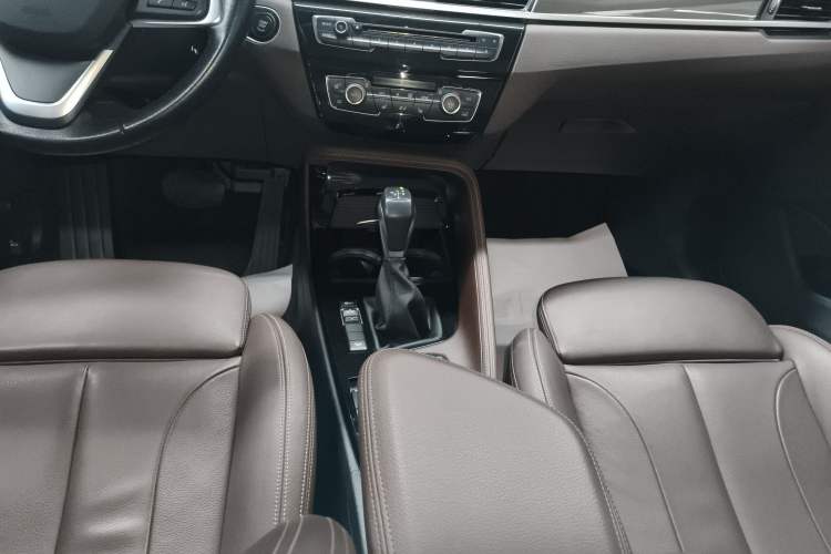 Used BMW X1 2018 xDrive20Li Luxury Edition Gear Lever