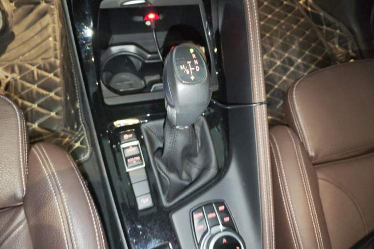 Used BMW X1 2018 xDrive20Li Luxury Edition Gear Lever
