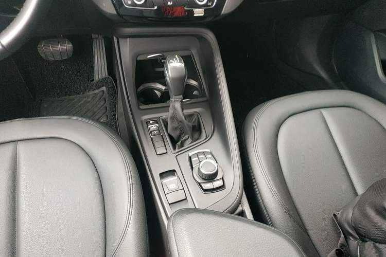 Used BMW X1 2018 sDrive20Li Leading Model Gear Lever