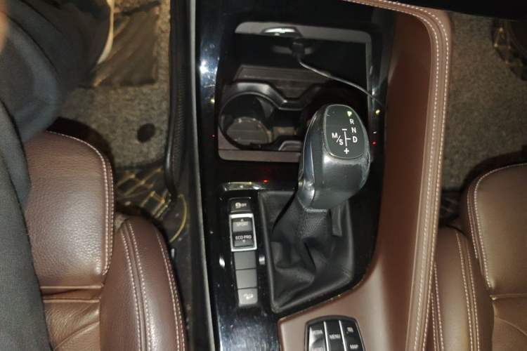 Used BMW X1 2018 xDrive20Li Luxury Edition Gear Lever