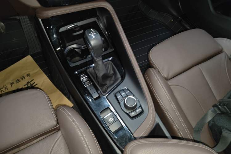 Used BMW X1 2018 sDrive18Li Luxury Model Gear Lever