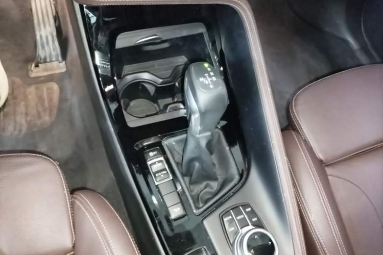 Used BMW X1 2018 xDrive20Li Luxury Edition Gear Lever