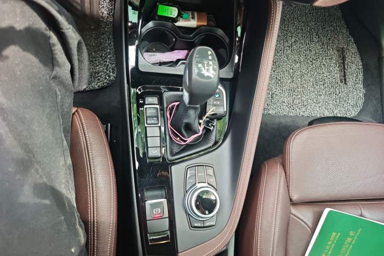 Used BMW X1 2018 xDrive20Li Luxury Edition Gear Lever