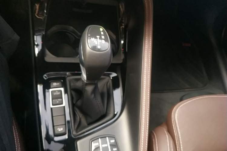 Used BMW X1 2018 xDrive20Li Luxury Edition Gear Lever
