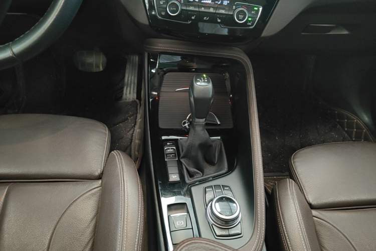 Used BMW X1 2018 xDrive20Li Luxury Edition Gear Lever