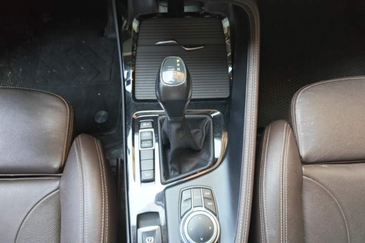 Used BMW X1 2018 xDrive20Li Luxury Edition Gear Lever