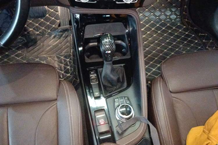 Used BMW X1 2018 xDrive20Li Luxury Edition Gear Lever