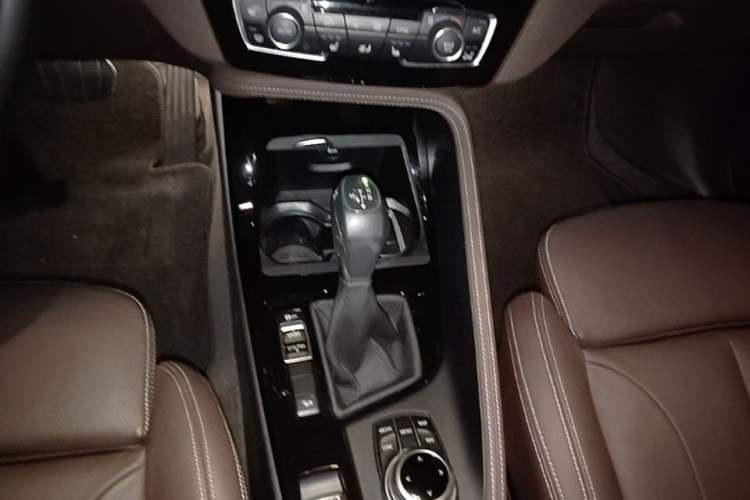 Used BMW X1 2018 xDrive20Li Luxury Edition Gear Lever