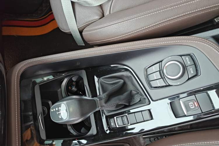 Used BMW X1 2018 sDrive18Li Luxury Model Gear Lever