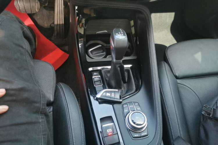 Used BMW X1 2018 xDrive20Li Luxury Edition Gear Lever