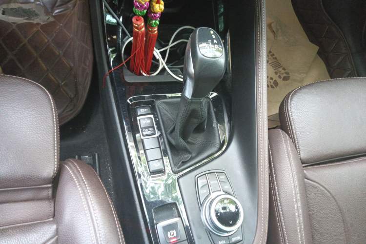Used BMW X1 2018 xDrive20Li Luxury Edition Gear Lever