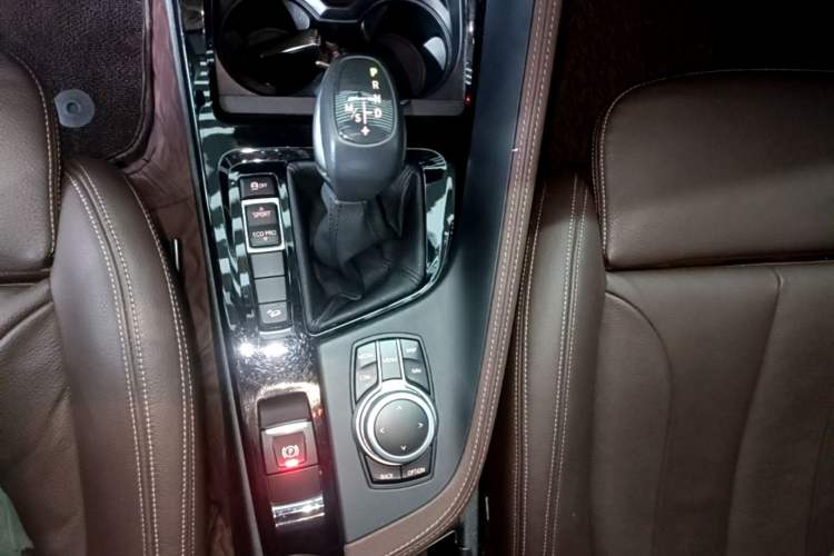 Used BMW X1 2018 xDrive20Li Luxury Edition Gear Lever