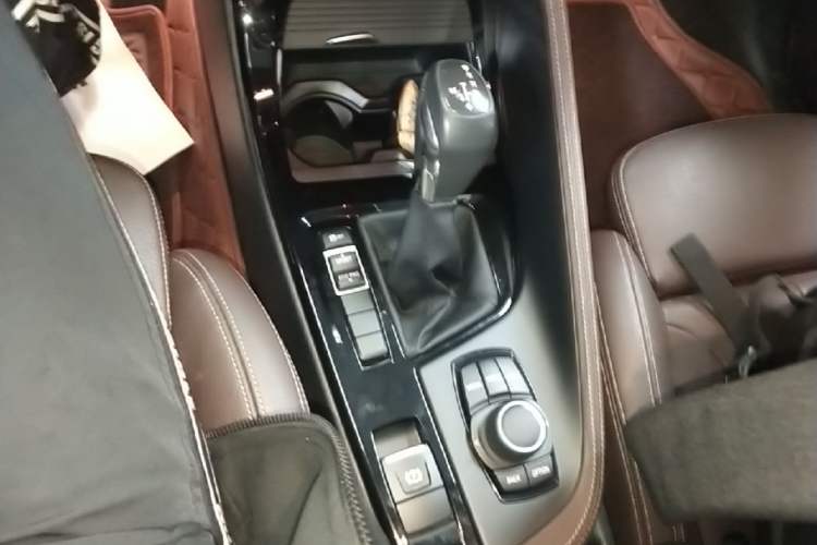 Used BMW X1 2018 sDrive18Li Luxury Model Gear Lever