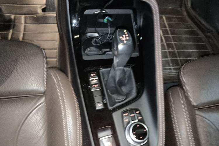 Used BMW X1 2018 xDrive20Li Luxury Edition Gear Lever