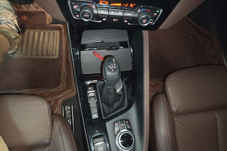 Used BMW X1 2018 xDrive20Li Luxury Edition Gear Lever