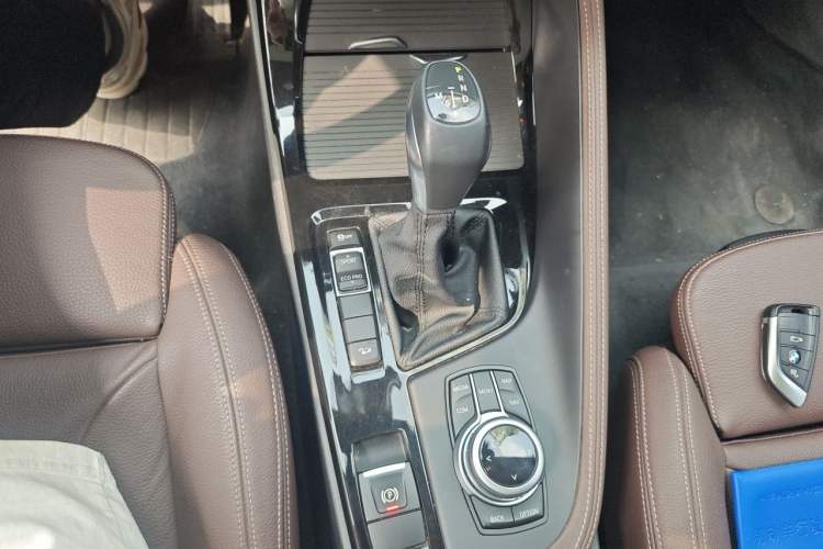 Used BMW X1 2018 xDrive20Li Luxury Edition Gear Lever
