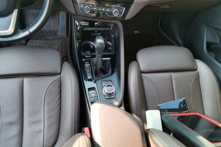Used BMW X1 2018 xDrive20Li Luxury Edition Gear Lever