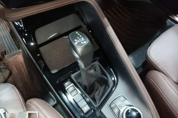 Used BMW X1 2018 xDrive20Li Luxury Edition Gear Lever