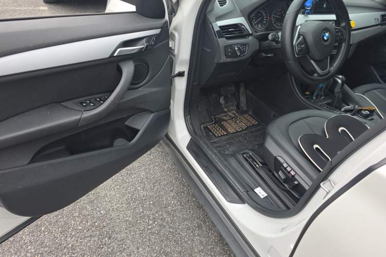Used BMW X1 2018 sDrive18Li Fashion Model Interior 3