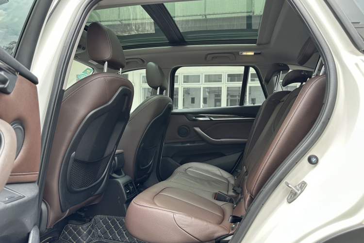Used BMW X1 2018 xDrive20Li Luxury Edition Interior 3