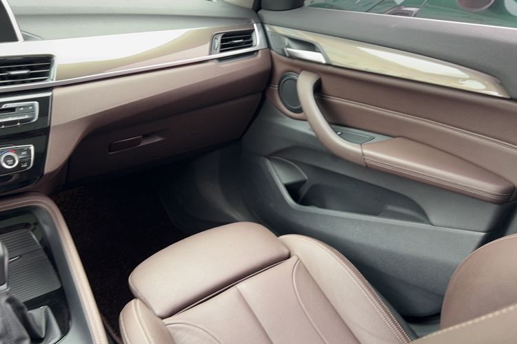 Used BMW X1 2018 xDrive20Li Luxury Edition Interior 4