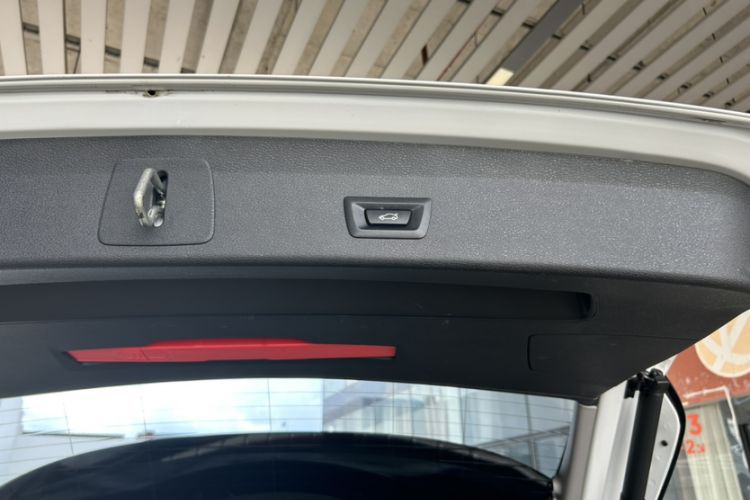 Used BMW X1 2018 sDrive20Li Leading Model Interior 5