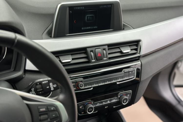 Used BMW X1 2018 sDrive18Li Fashion Model Interior 6