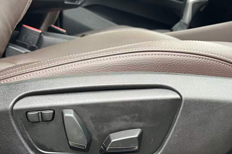 Used BMW X1 2018 sDrive18Li Luxury Model Interior 8