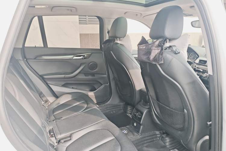 Used BMW X1 2018 sDrive20Li Leading Model Interior 9