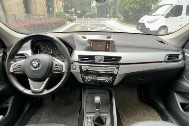 Used BMW X1 2018 sDrive20Li Leading Model Interior 9