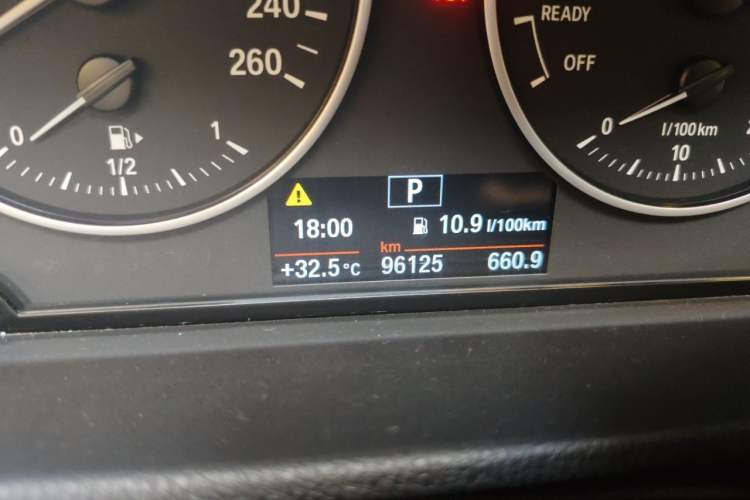 Used BMW X1 2018 sDrive20Li Leading Model Odometer Close Up