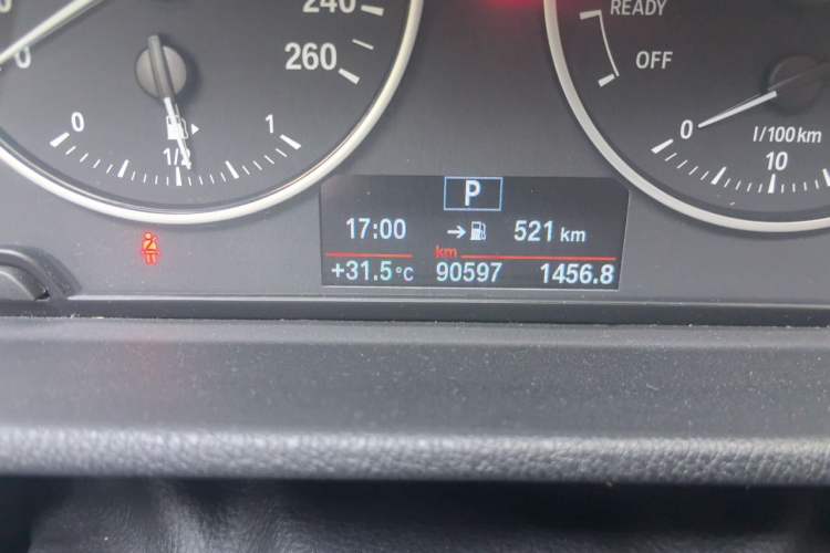 Used BMW X1 2018 sDrive20Li Leading Model Odometer Close Up