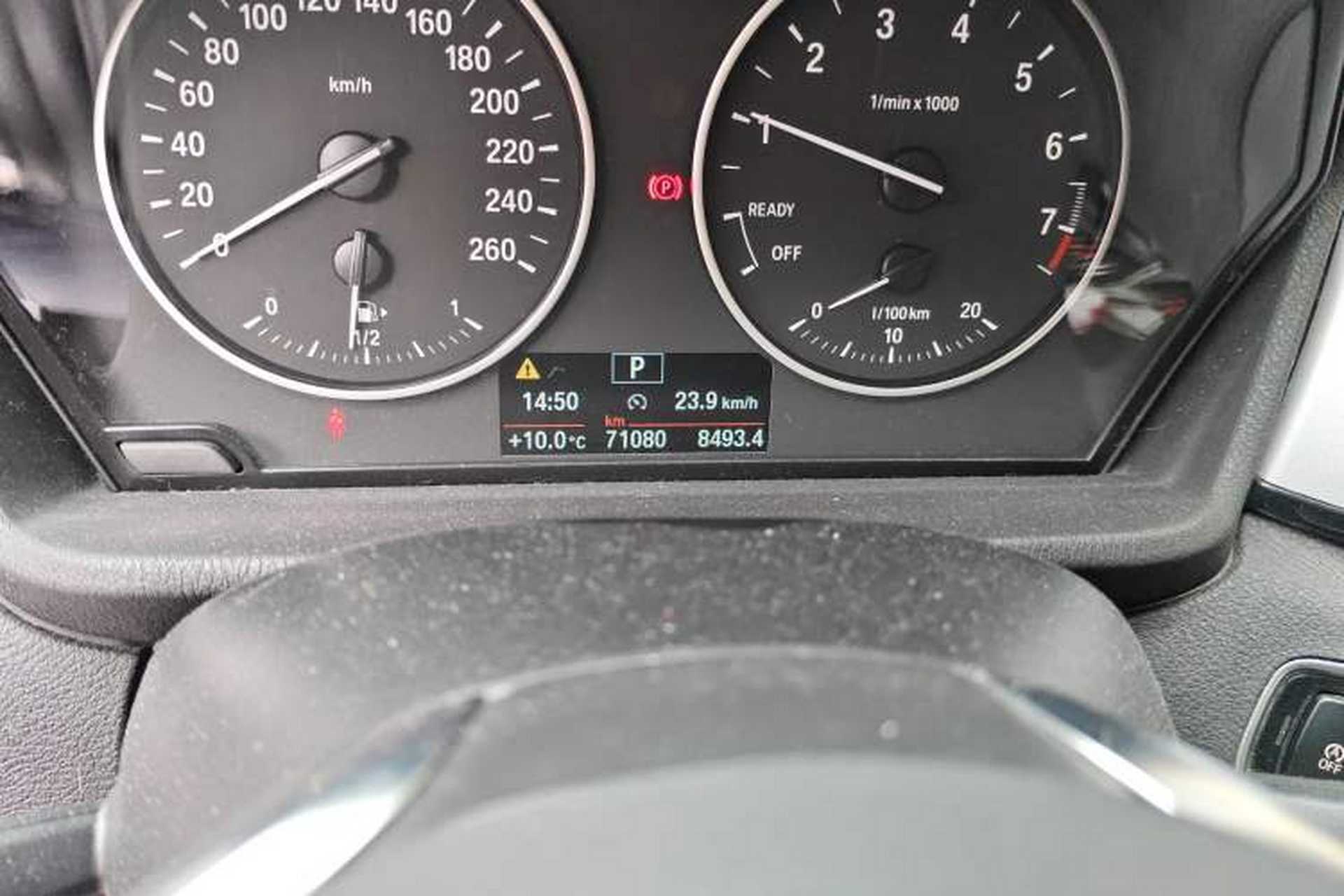 Used BMW X1 2018 sDrive18Li Fashion Model Odometer Close Up